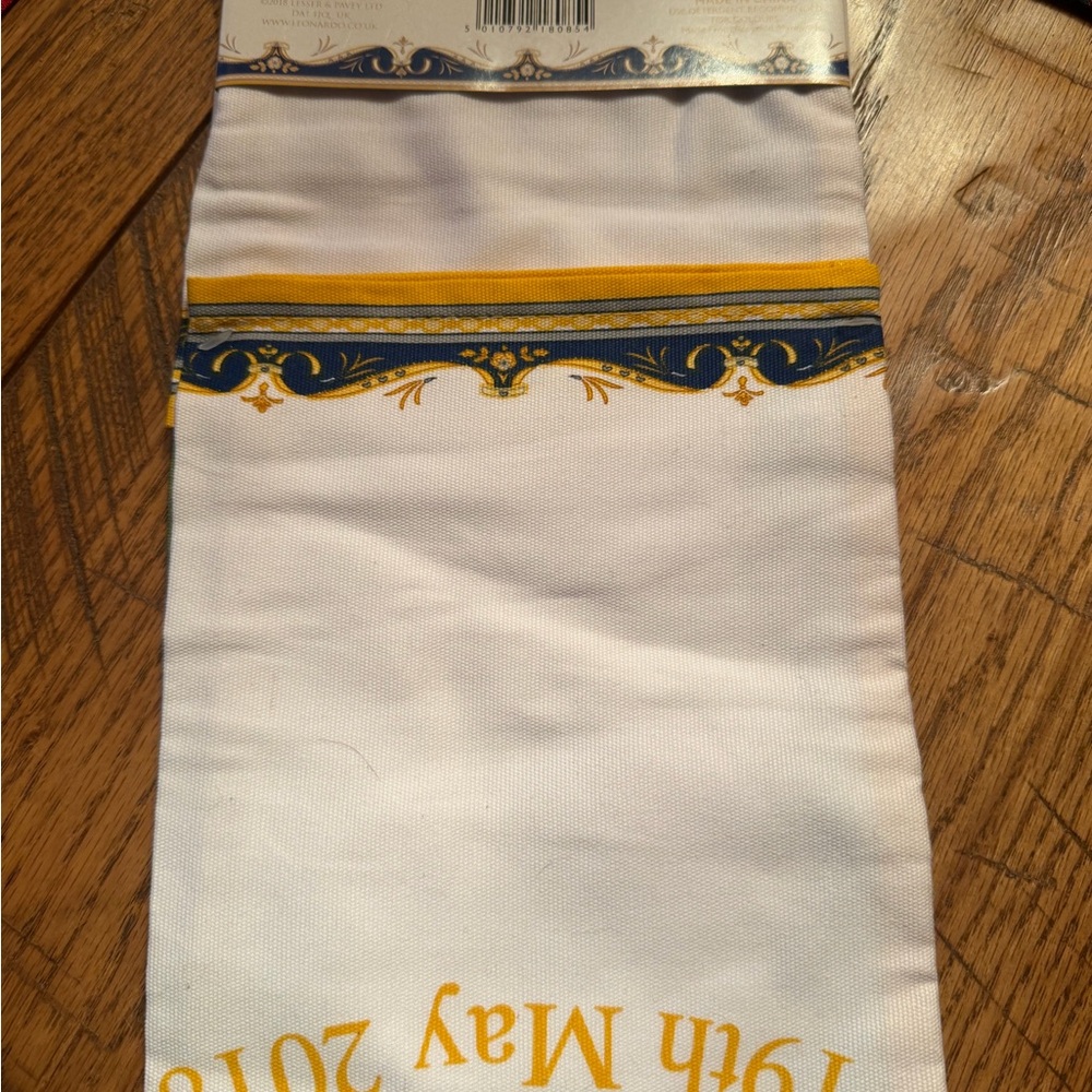 Royal Wedding CommemorativeTea Towel with Harry and Megan - Picture 2 of 5